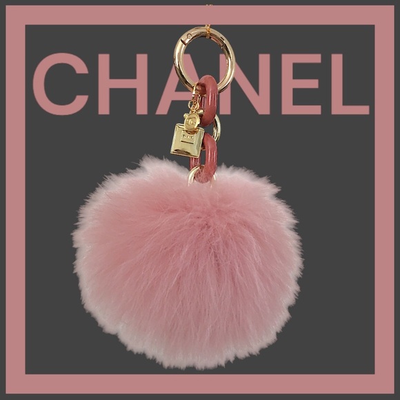 CHANEL FOX FUR POMPOM KEYCHAIN KEY CHARM MAUVE AND GOLD - Picture 1 of 3